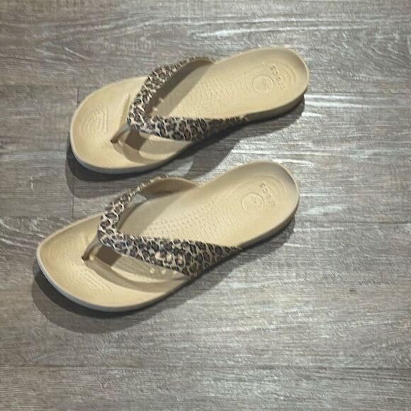 Crocs 9 cheetah animal print kadee flip flops - Picture 1 of 7